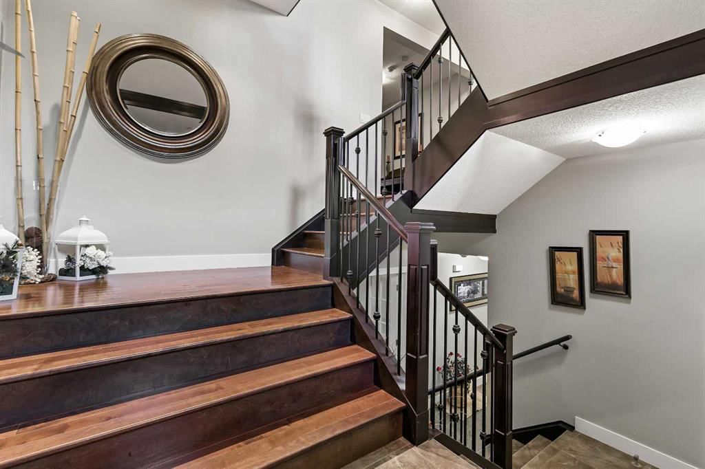 22 Wendham Place SW, Calgary — photo 5 of 46