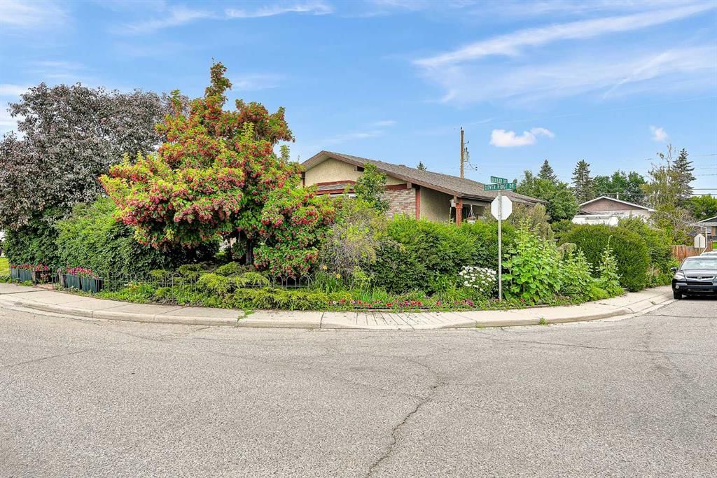 3722 Dover Ridge Drive SE, Calgary — photo 3 of 49