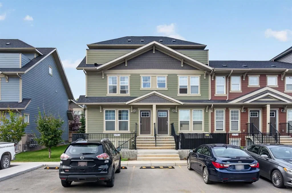 461 Cranbrook Square SE, Calgary — main listing photo