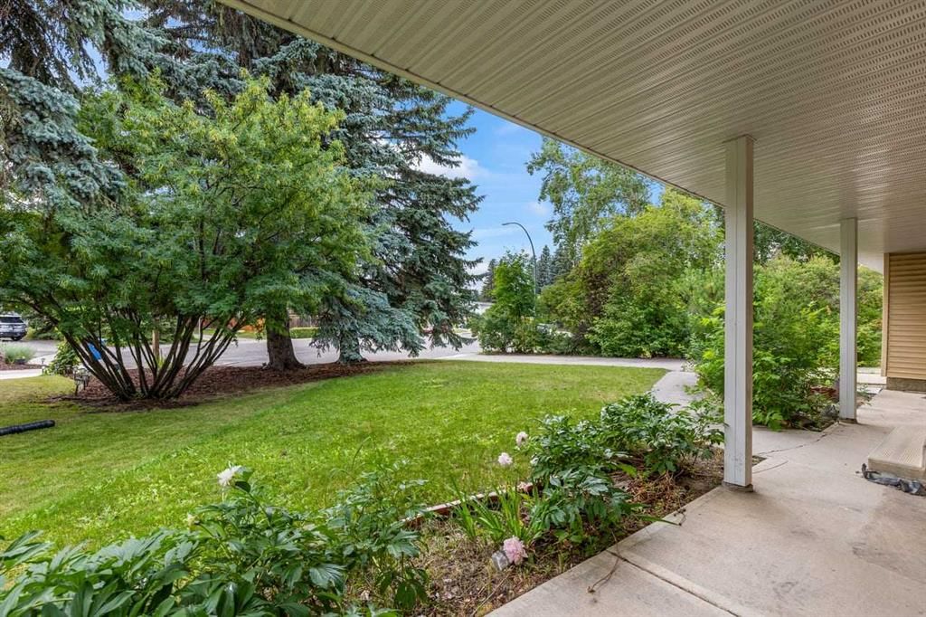 3207 Utah Place NW, Calgary — photo 5 of 29