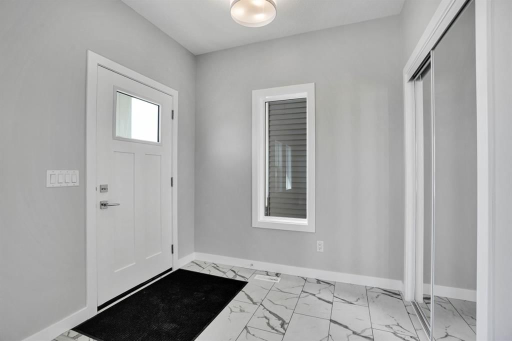 284 Huxbury View NE, Calgary — photo 3 of 50