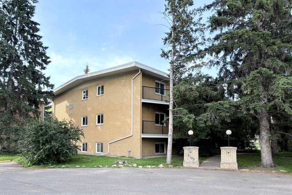 102, 3103 Blakiston Drive NW, Calgary — main listing photo