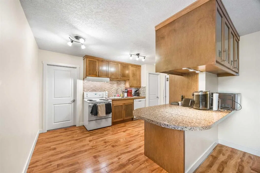 102, 3103 Blakiston Drive NW, Calgary — photo 2 of 19