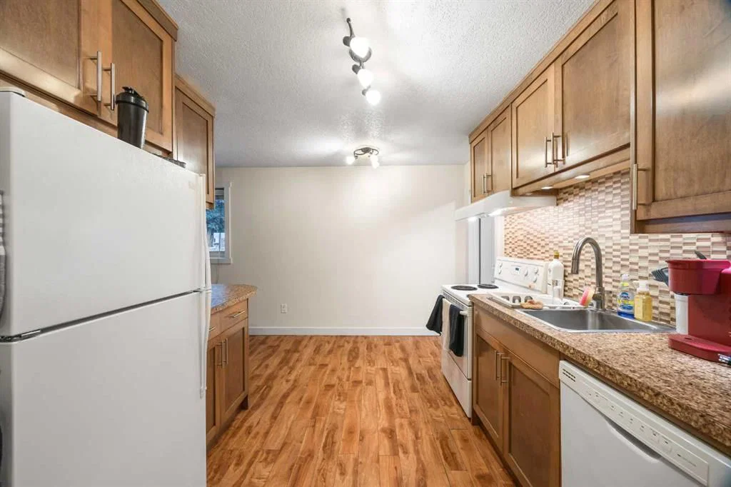 102, 3103 Blakiston Drive NW, Calgary — photo 5 of 19