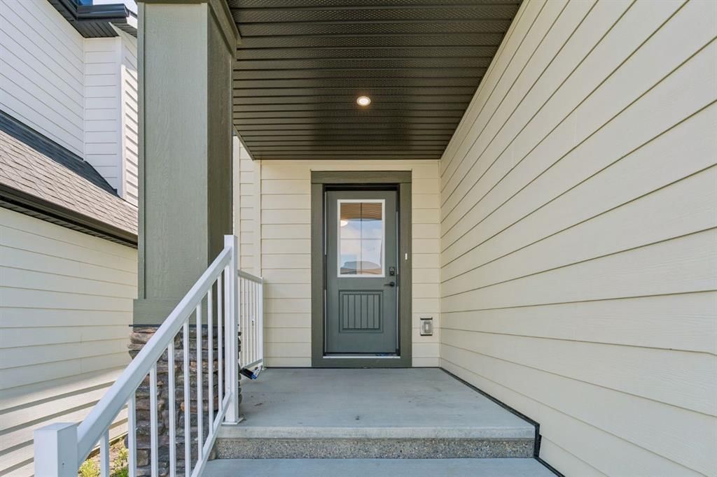 2046 Fowler Road SW, Airdrie — photo 2 of 38