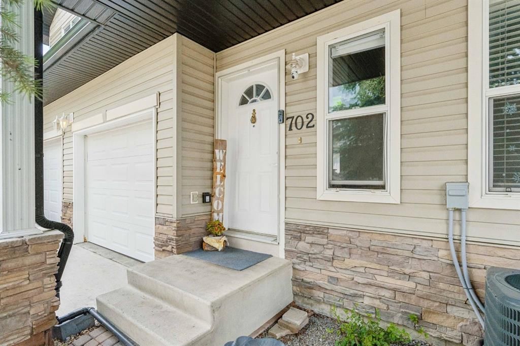 702, 760 Railway Gate SW, Airdrie — photo 2 of 19