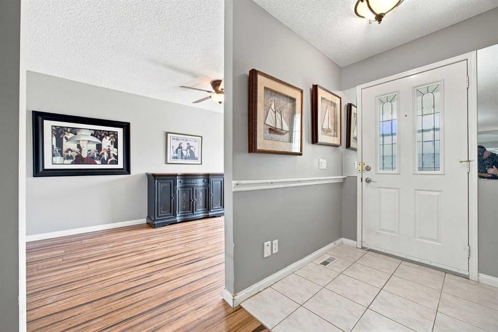 128 Sienna Park Green SW, Calgary — photo 4 of 49