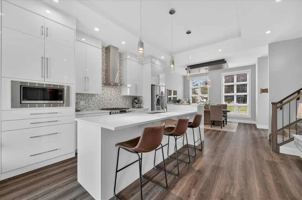 3127 44 Street SW, Calgary — photo 3 of 35