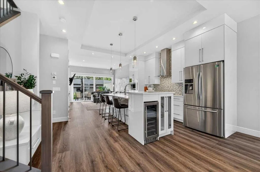 3127 44 Street SW, Calgary — photo 5 of 35