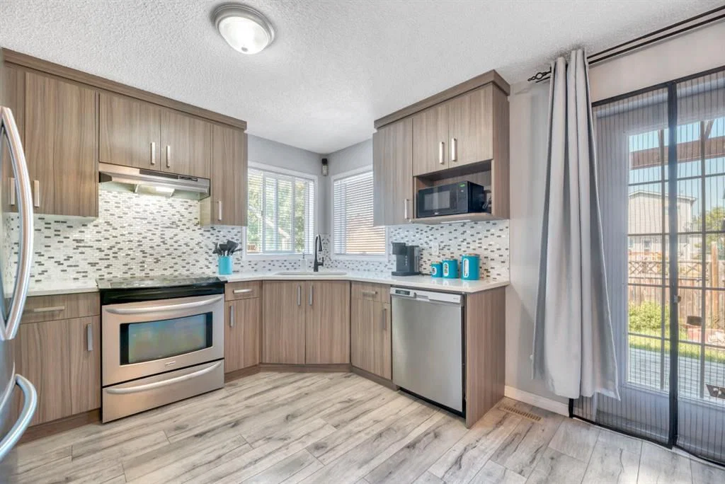 7 San Diego Manor NE, Calgary — photo 2 of 35