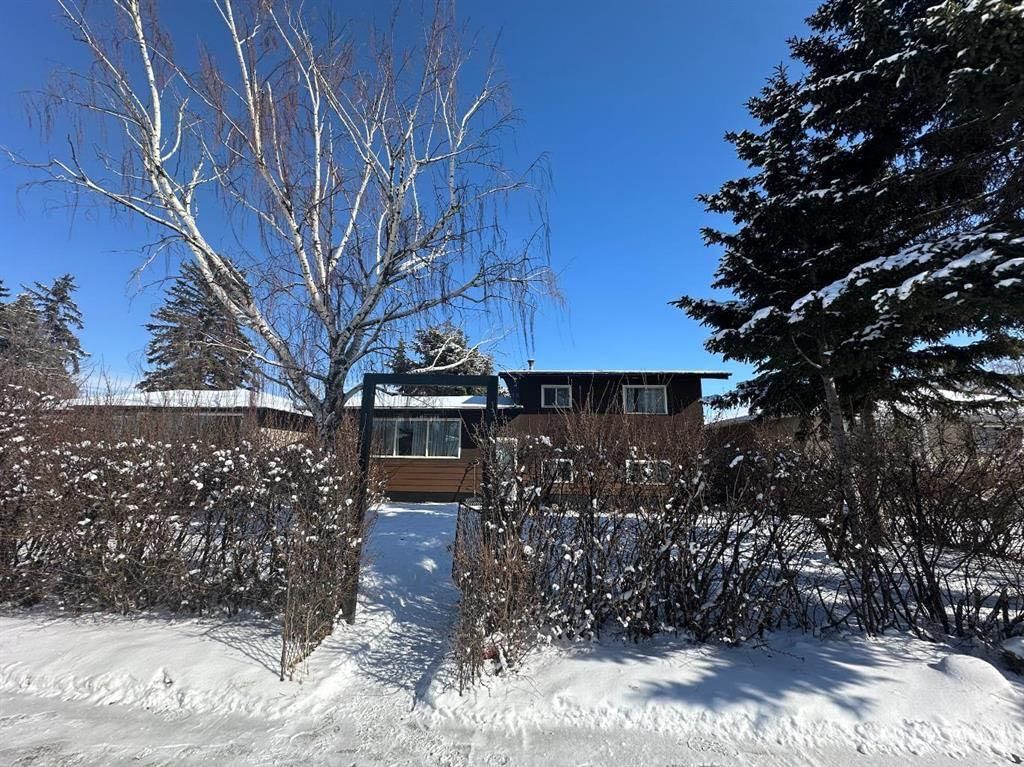 2028 43 Street SE, Calgary — photo 2 of 3