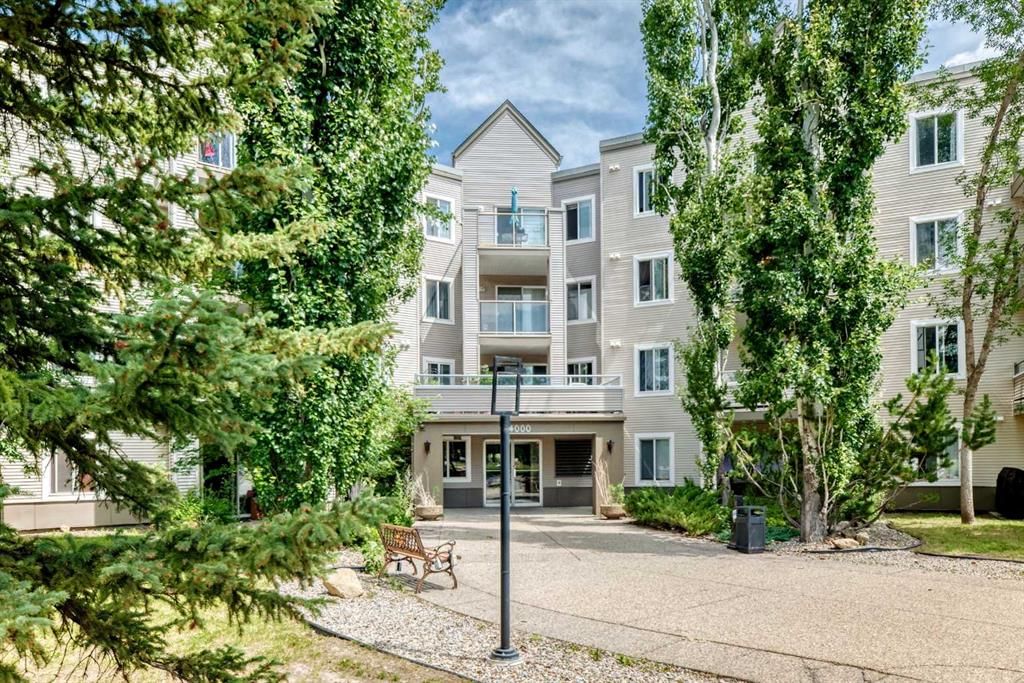 411, 4000 Somervale Court SW, Calgary — photo 2 of 32