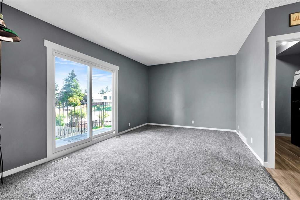 2, 435 Pinehill Road NE, Calgary — photo 4 of 31