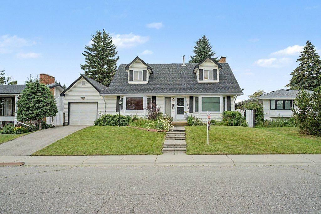 11019 Bradbury Drive SW, Calgary — photo 3 of 50