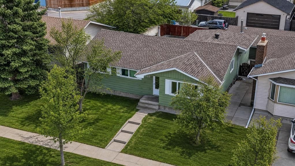 5835 28 Avenue NE, Calgary — main listing photo