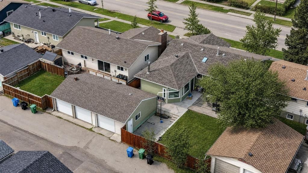 5835 28 Avenue NE, Calgary — photo 4 of 45