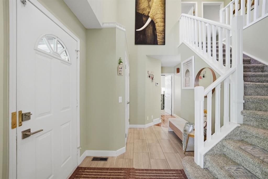 138 Shannon Hill SW, Calgary — photo 5 of 50