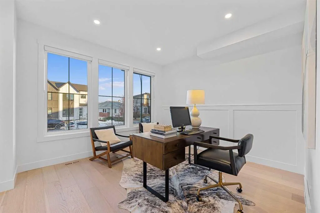 1417 41 Street SW, Calgary — photo 4 of 50
