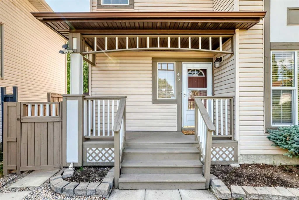 43 Somerside Common SW, Calgary — photo 2 of 41