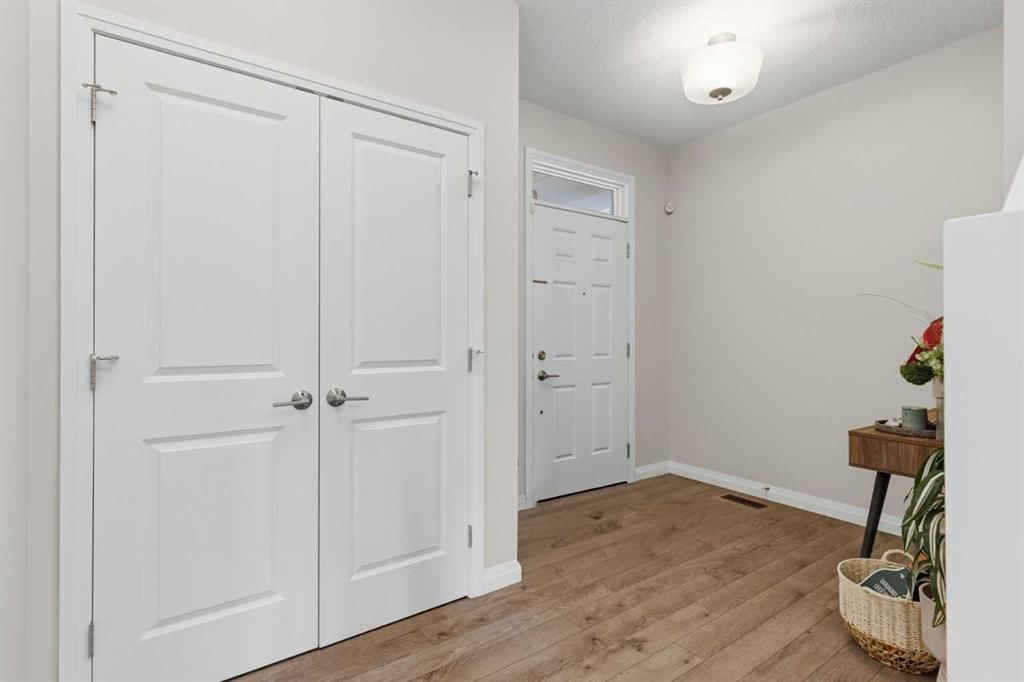 26 Evansfield Park NW, Calgary — photo 3 of 50