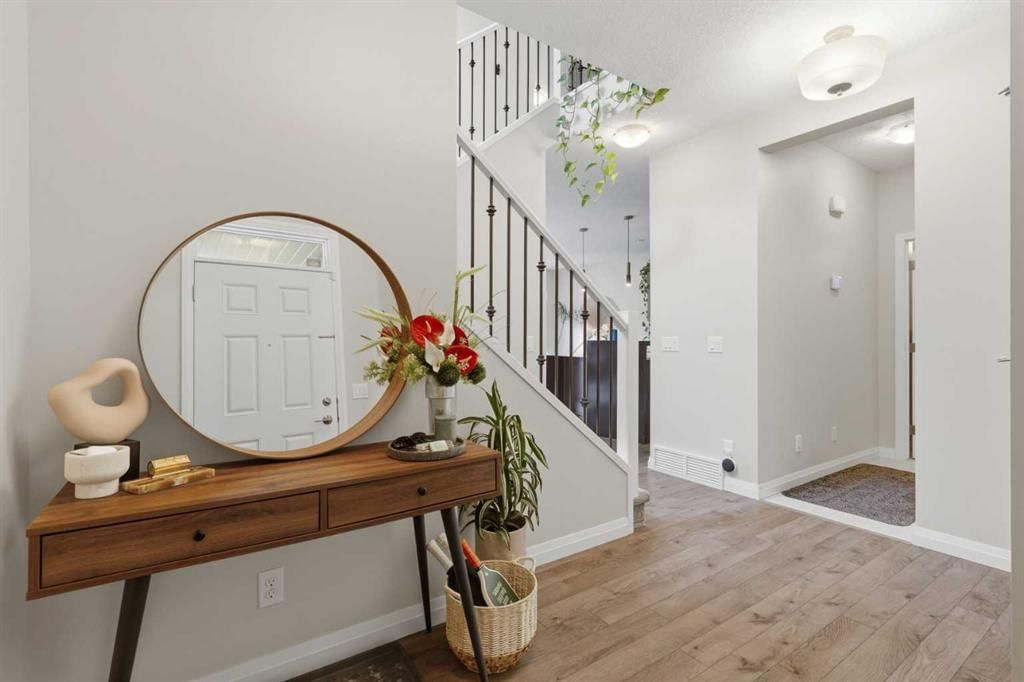 26 Evansfield Park NW, Calgary — photo 4 of 50