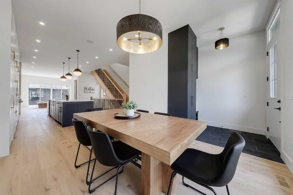 1009 18 Avenue NW, Calgary — photo 2 of 49
