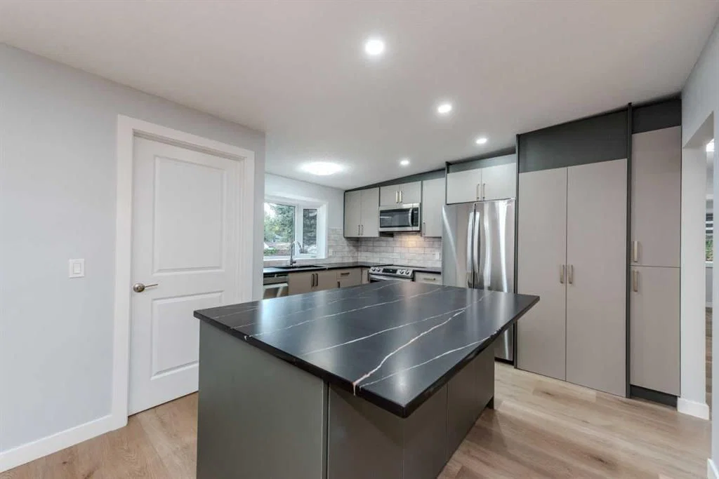 5655 Dalhousie Drive NW, Calgary — photo 3 of 33