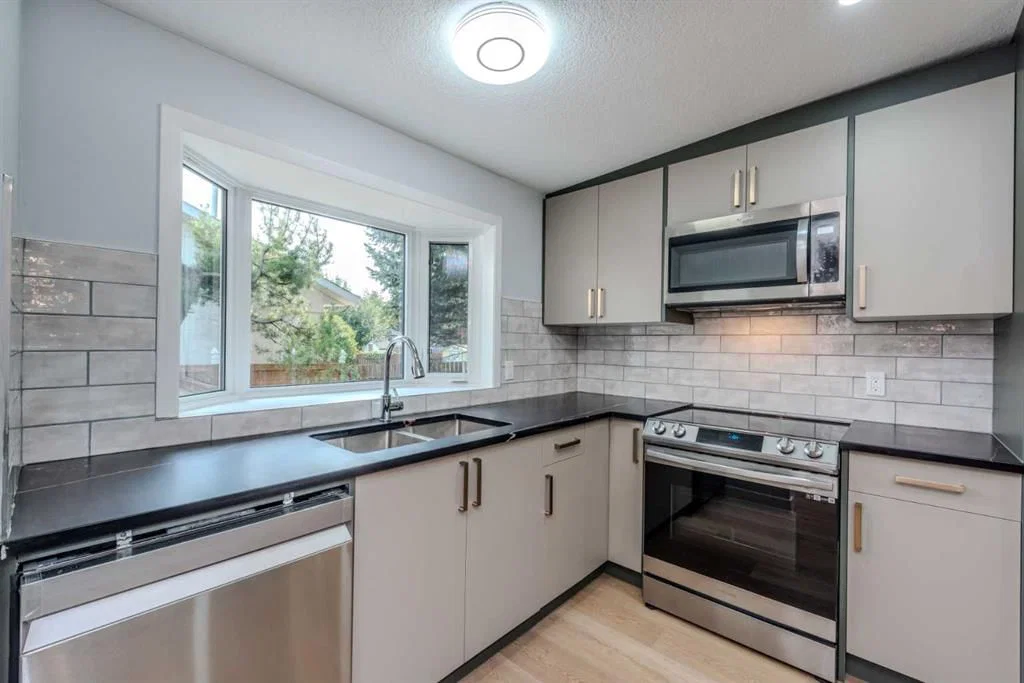 5655 Dalhousie Drive NW, Calgary — photo 4 of 33