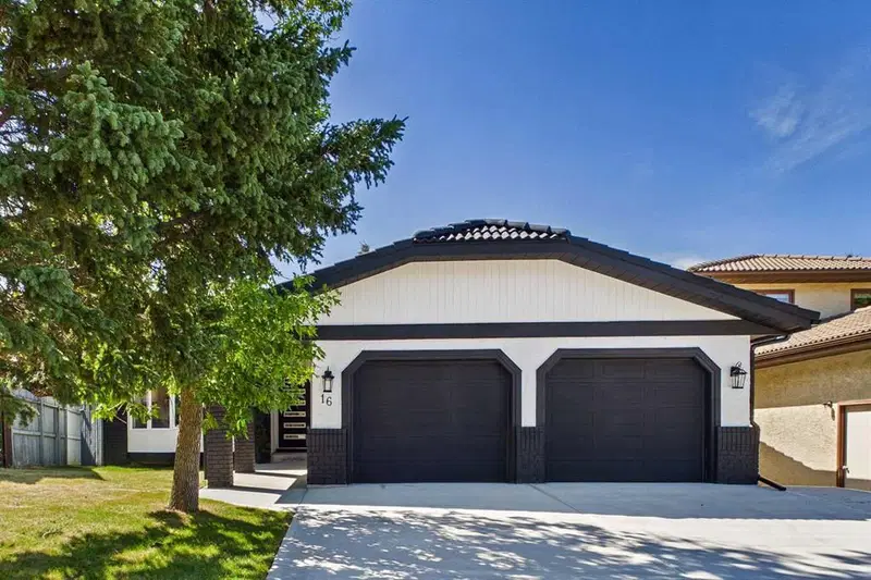 16 Edcath Mews NW, Calgary — main listing photo