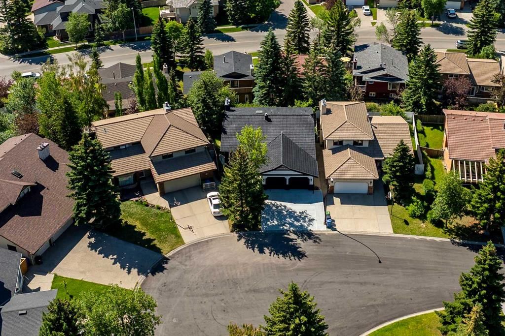 16 Edcath Mews NW, Calgary — photo 3 of 50