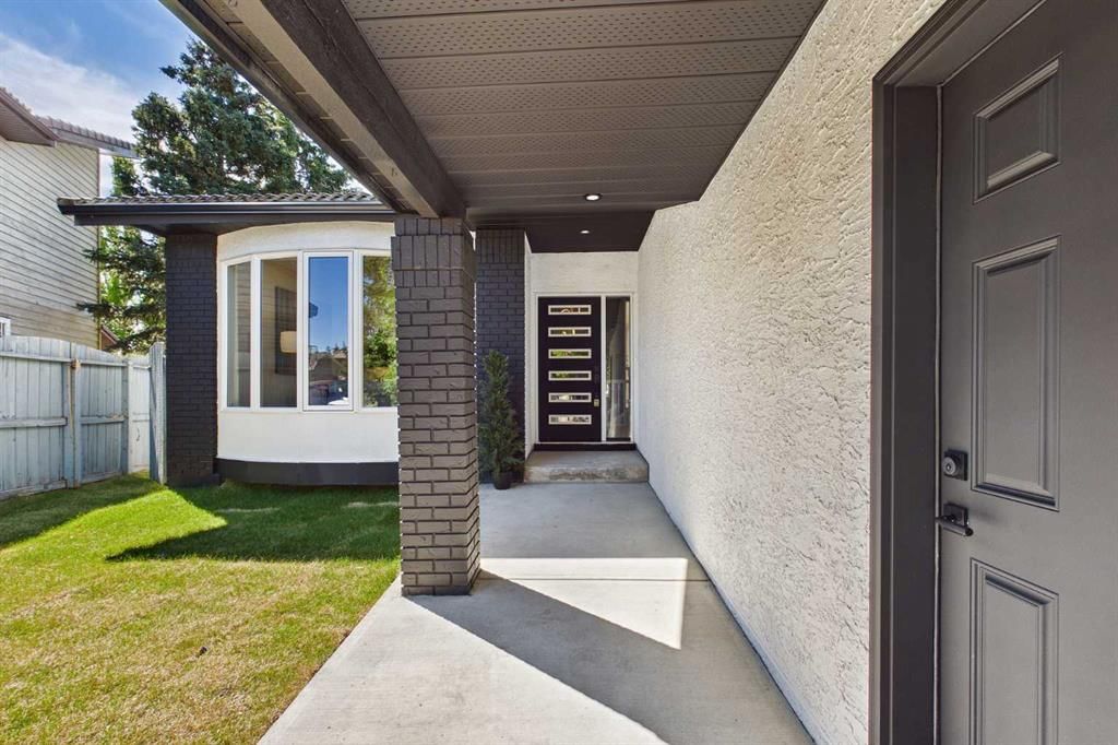 16 Edcath Mews NW, Calgary — photo 4 of 50