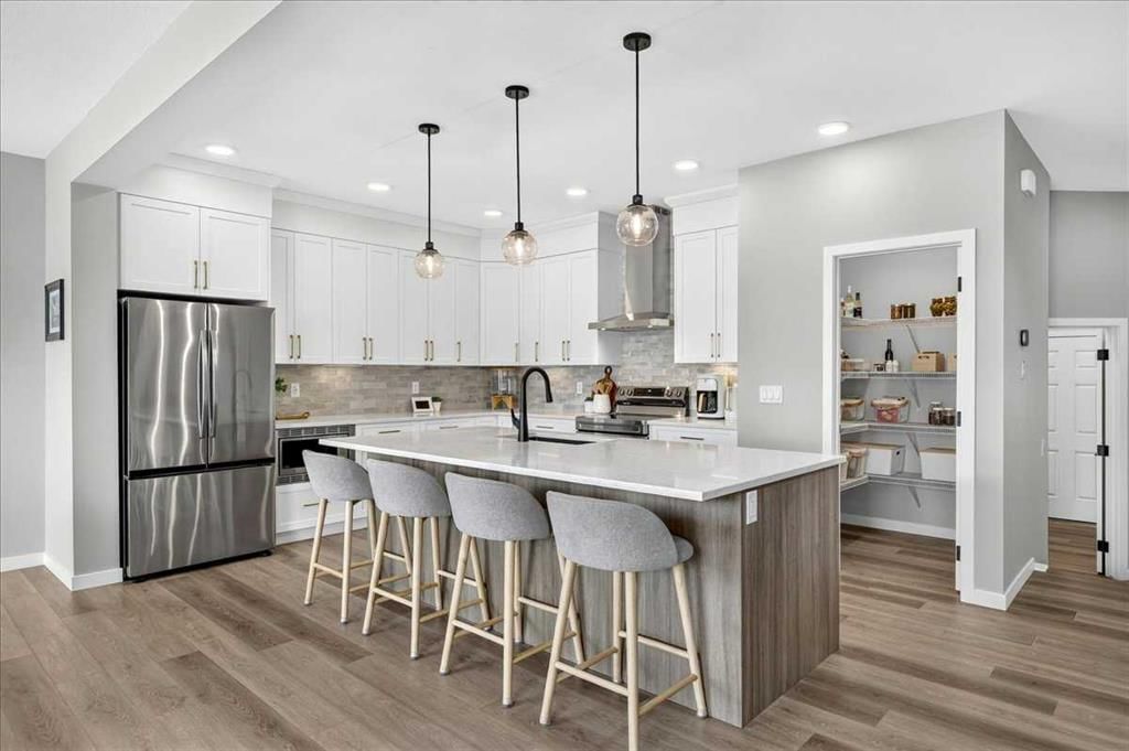 421 Magnolia Way SE, Calgary — photo 2 of 50