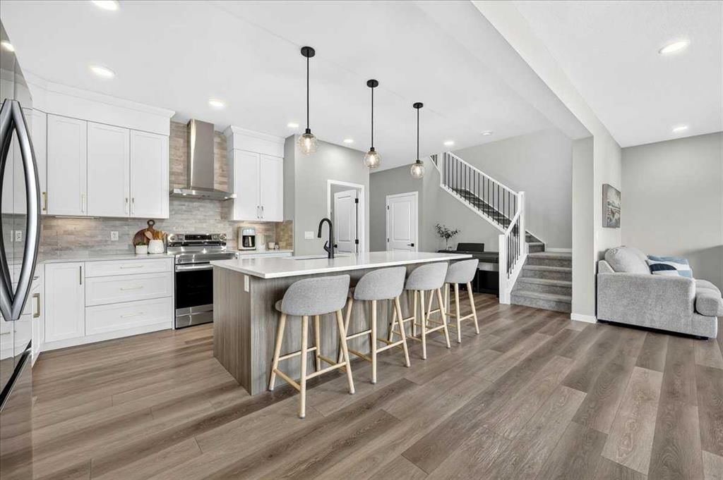 421 Magnolia Way SE, Calgary — photo 3 of 50