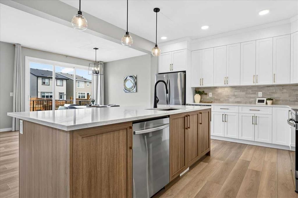 421 Magnolia Way SE, Calgary — photo 4 of 50