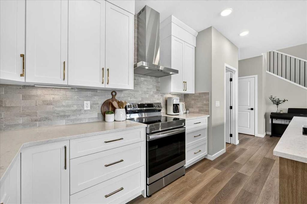 421 Magnolia Way SE, Calgary — photo 5 of 50