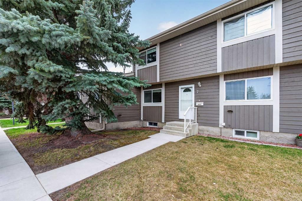 7, 14736 Deerfield Drive SE, Calgary — photo 2 of 37
