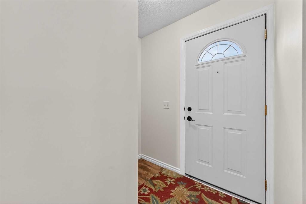 7, 14736 Deerfield Drive SE, Calgary — photo 3 of 37