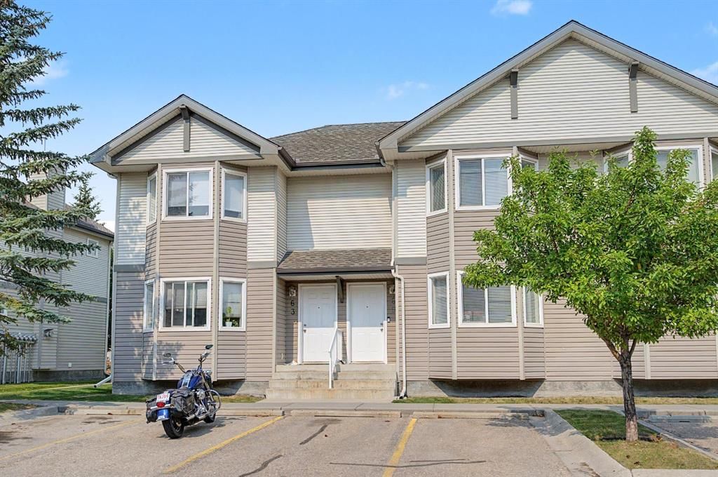 65 Royal Birch Villas NW, Calgary — main listing photo