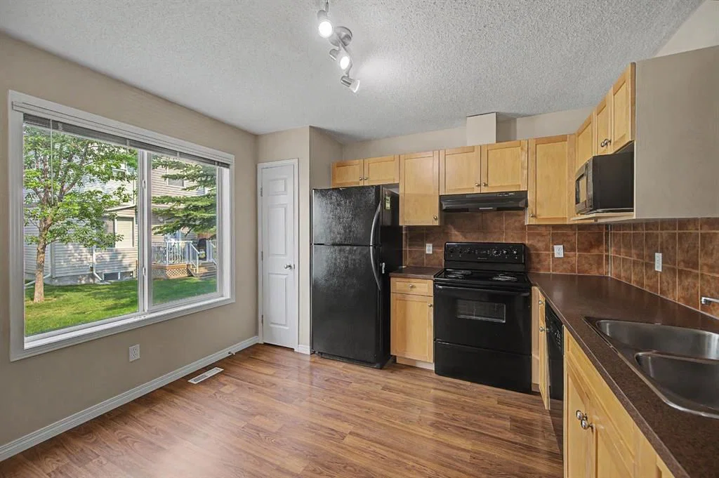 65 Royal Birch Villas NW, Calgary — photo 3 of 33