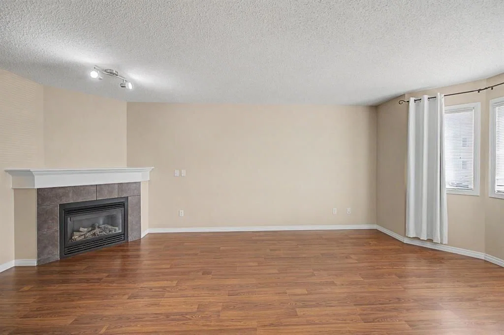 65 Royal Birch Villas NW, Calgary — photo 5 of 33