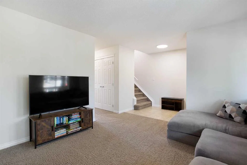 283 Evansdale Way NW, Calgary — photo 5 of 31