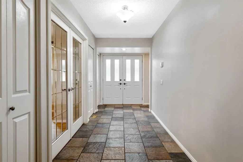 224 Varsity Crescent NW, Calgary — photo 4 of 50
