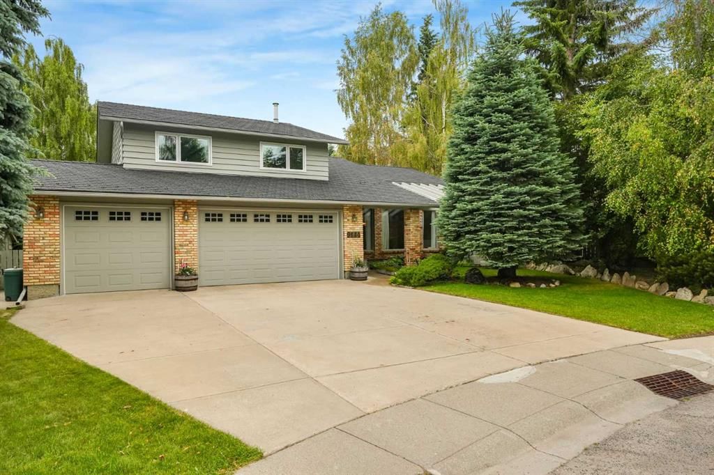 9144 Oakmount Drive SW, Calgary — main listing photo