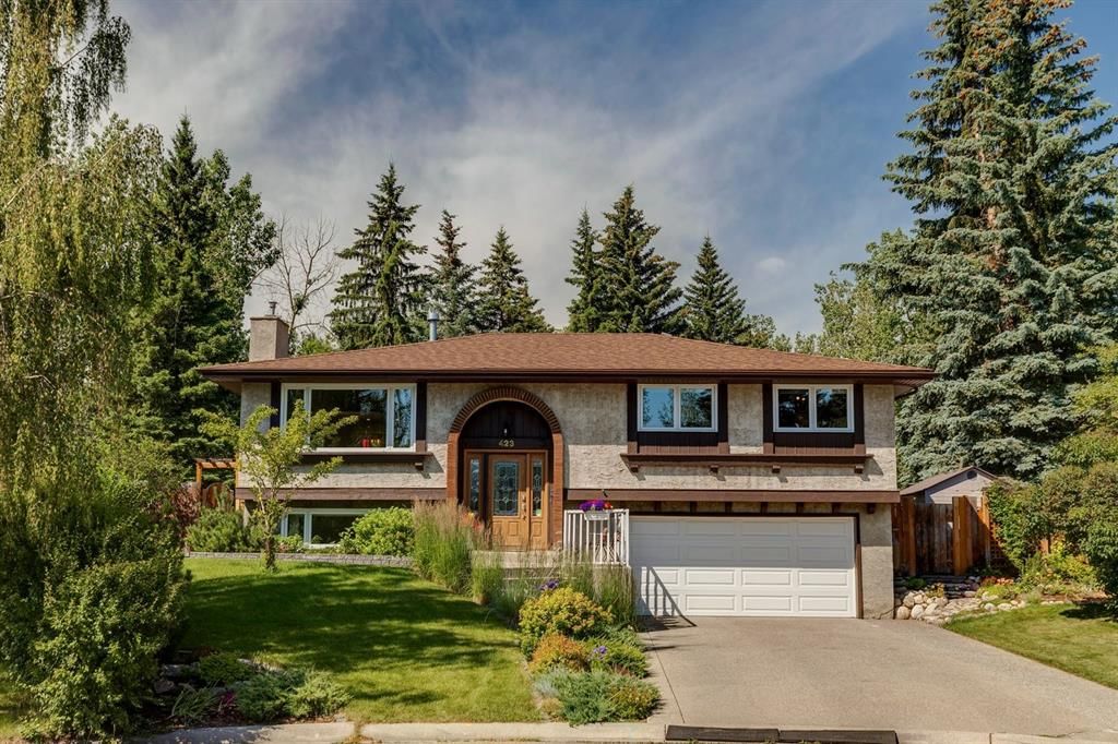 423 Canterbury Place SW, Calgary — main listing photo