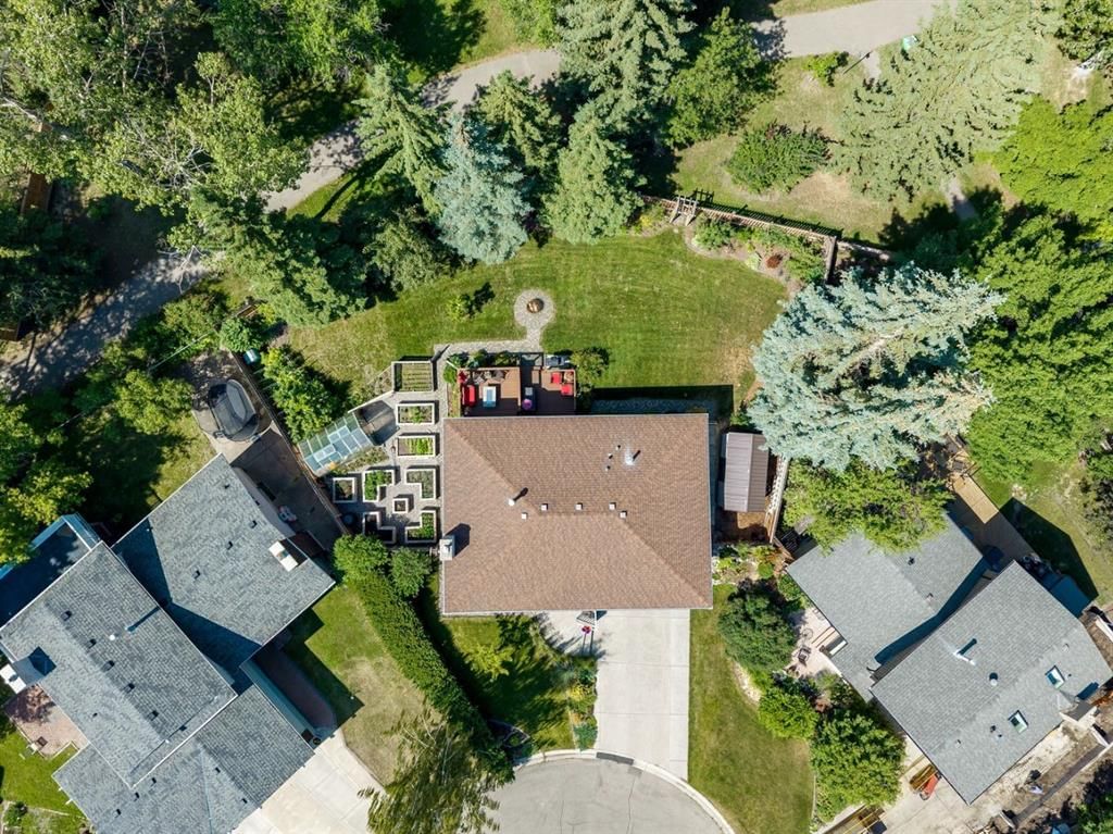 423 Canterbury Place SW, Calgary — photo 2 of 50