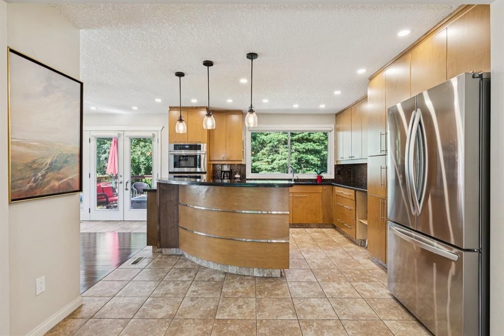 423 Canterbury Place SW, Calgary — photo 3 of 50
