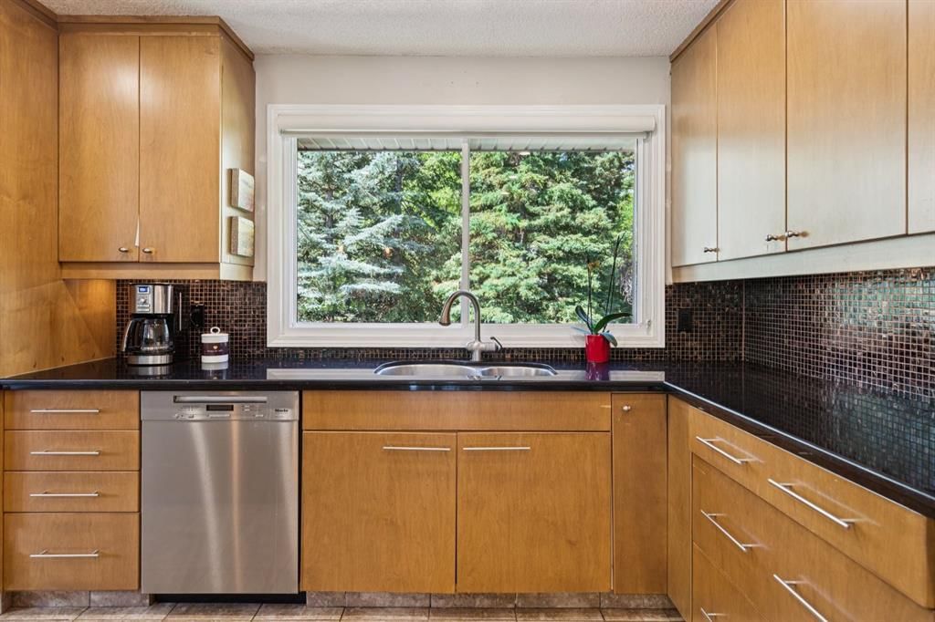 423 Canterbury Place SW, Calgary — photo 5 of 50