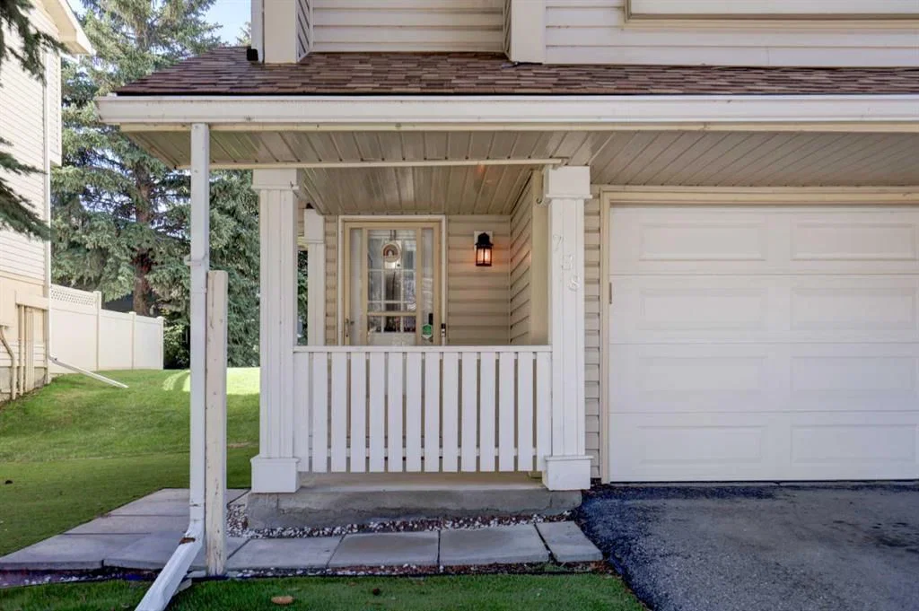 738 Queenston Terrace SE, Calgary — photo 3 of 46