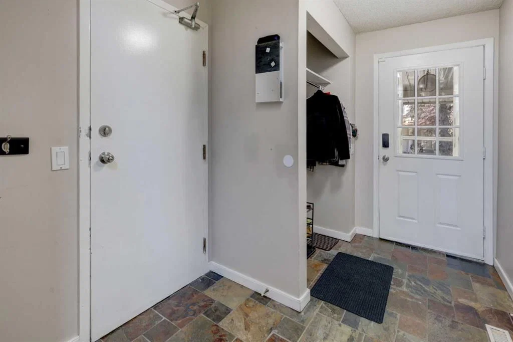738 Queenston Terrace SE, Calgary — photo 4 of 46