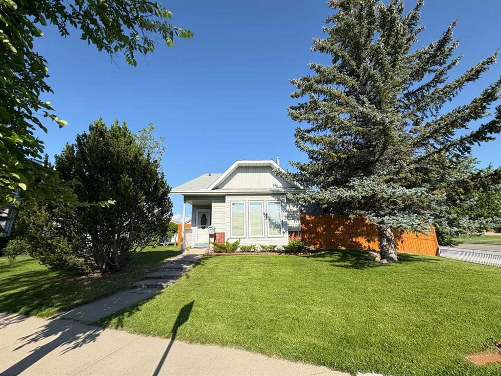 228 ERIN WOODS Drive SE, Calgary — main listing photo
